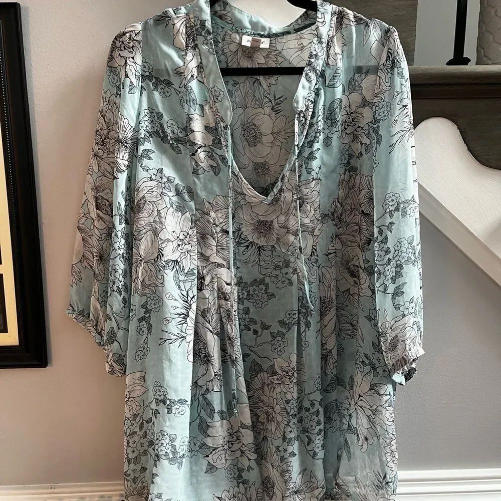 Avenue Sheer Baby Blue Floral peasant Tunic Blouse sz 18/20 EUC